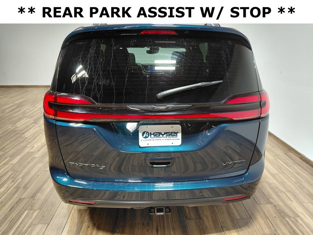 Used 2025 Chrysler Pacifica Limited w/ Trailer Tow Group AWD/4WD image 9