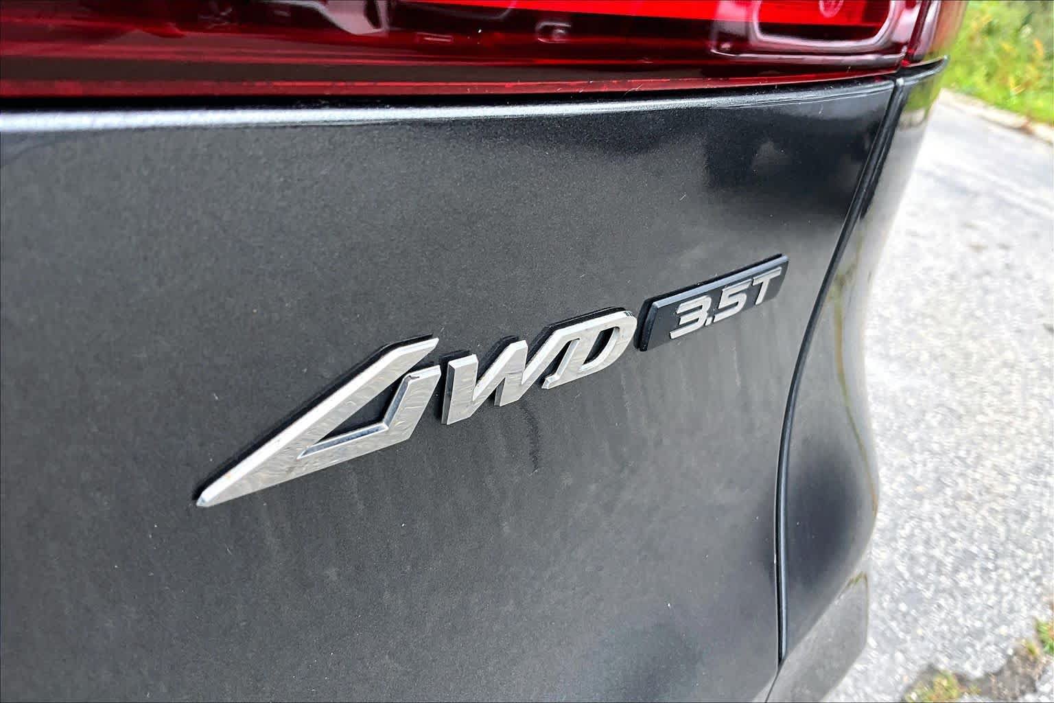 Used 2022 Genesis GV70 3.5T Sport w/ Sport Prestige Package AWD/4WD image 10