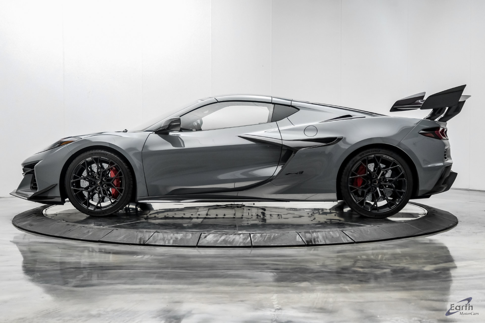 Used 2025 Chevrolet Corvette ZR1 w/ ZR1 Carbon Fiber Aero Package RWD image 10