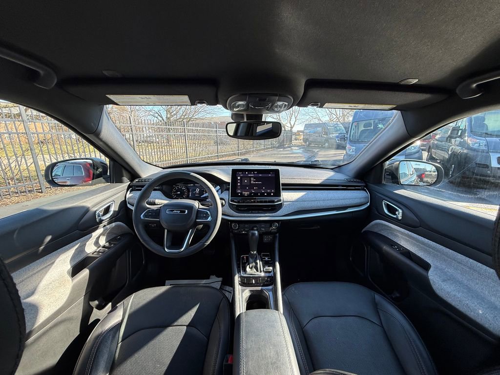 Used 2023 Jeep Compass Latitude image 11