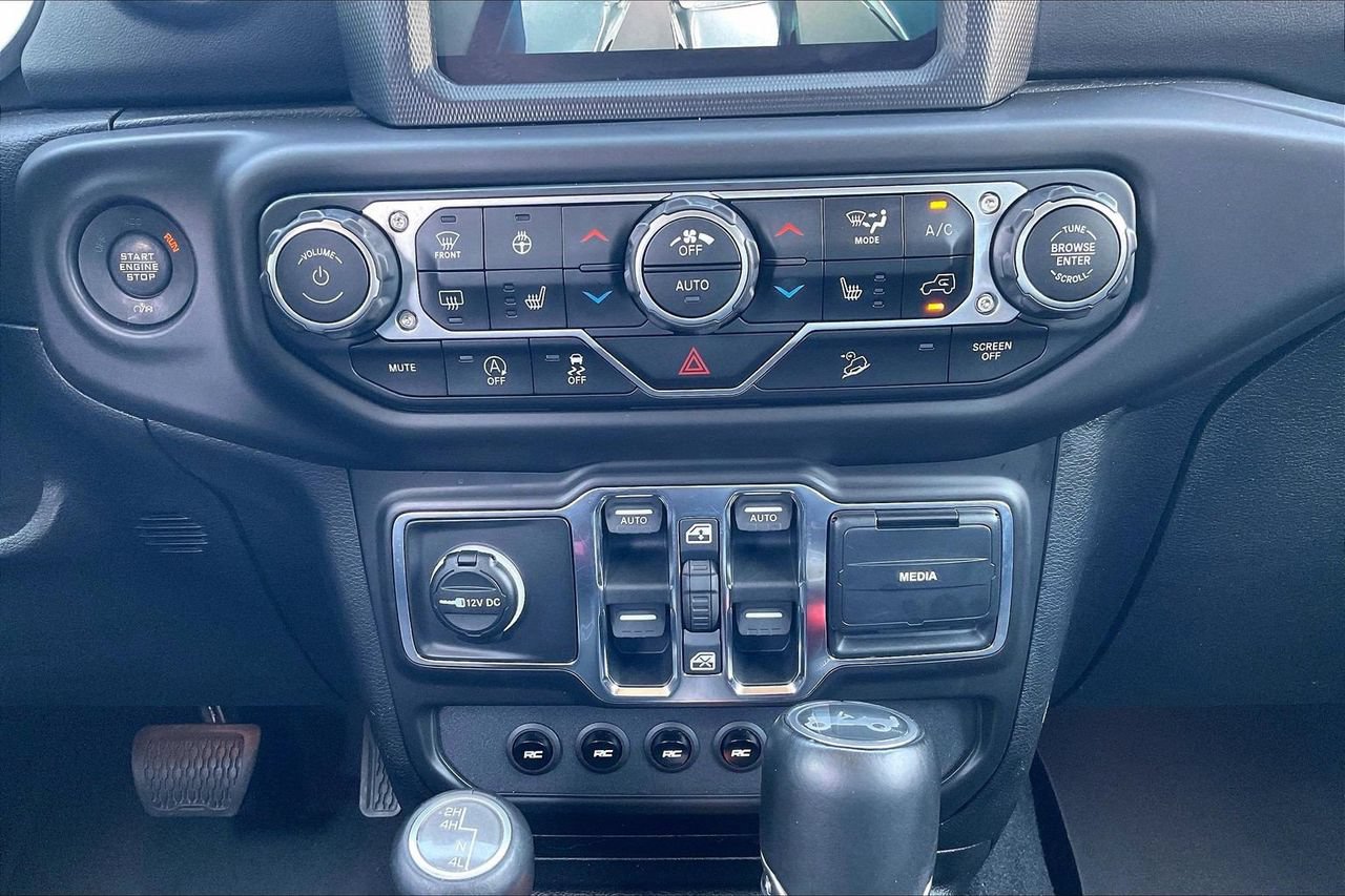 Certified 2018 Jeep Wrangler Unlimited Sahara AWD/4WD image 19