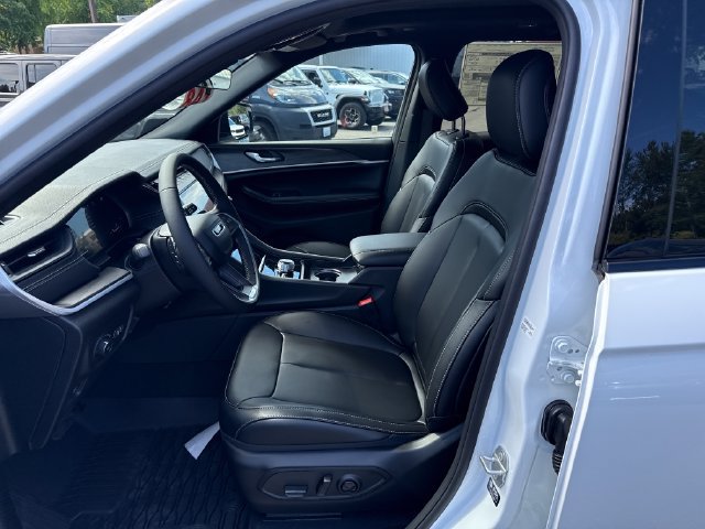 New 2026 Jeep Grand Cherokee Limited w/ Limited Altitude Package AWD/4WD image 14