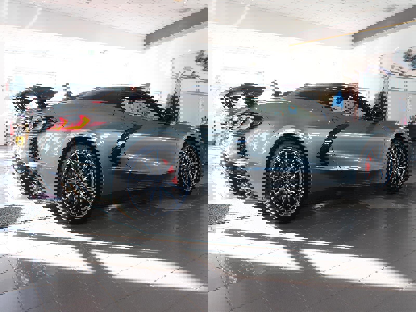 Used 2024 Chevrolet Corvette 3LT w/ Z51 Performance Package image 4