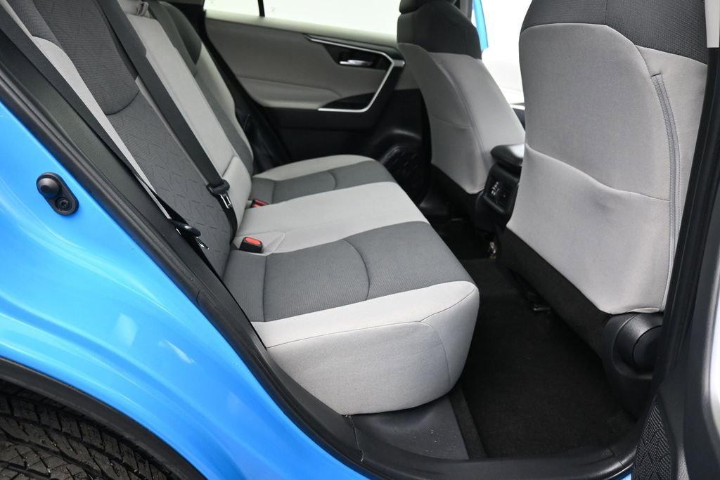 Used 2019 Toyota RAV4 XLE w/ Carpet Mat Package AWD/4WD image 21