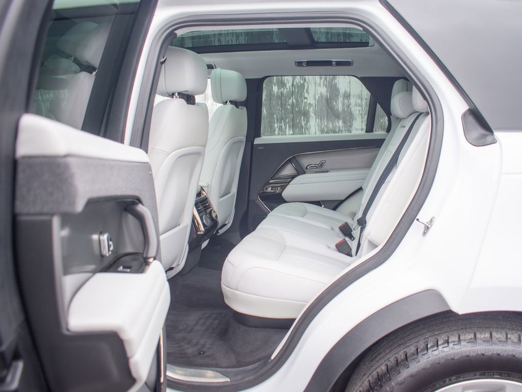 Certified 2024 Land Rover Range Rover Sport SE AWD/4WD image 34