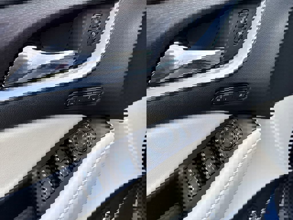 Used 2024 Buick Enclave Avenir image 16