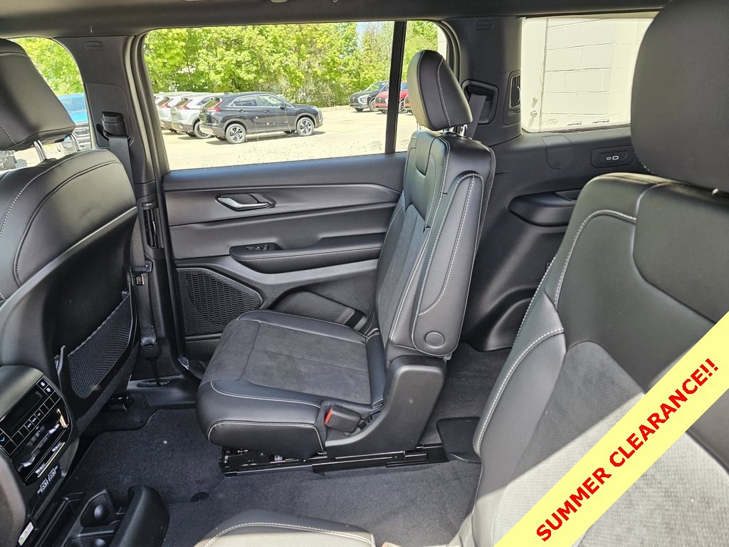 New 2025 Jeep Grand Cherokee L Altitude image 28