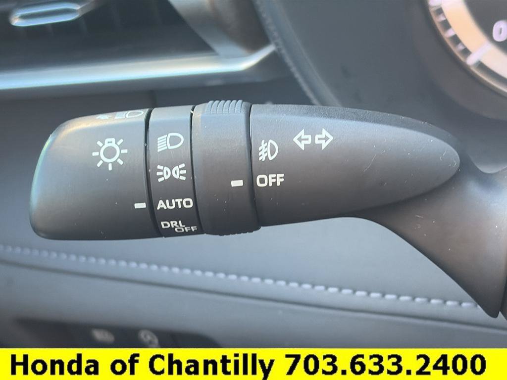 Used 2023 Toyota Highlander LE AWD/4WD image 10