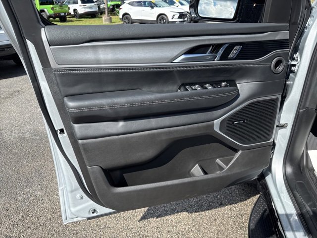 New 2025 Jeep Wagoneer L Series II w/ Convenience Group I image 16