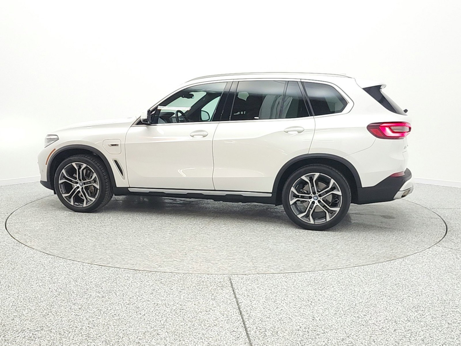 Used 2023 BMW X5 xDrive45e w/ Luxury Seating Package image 9