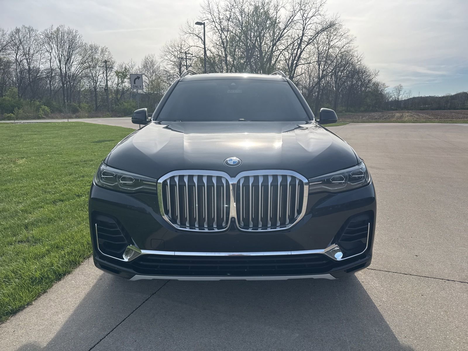 Used 2021 BMW X7 xDrive40i w/ Premium Package image 2