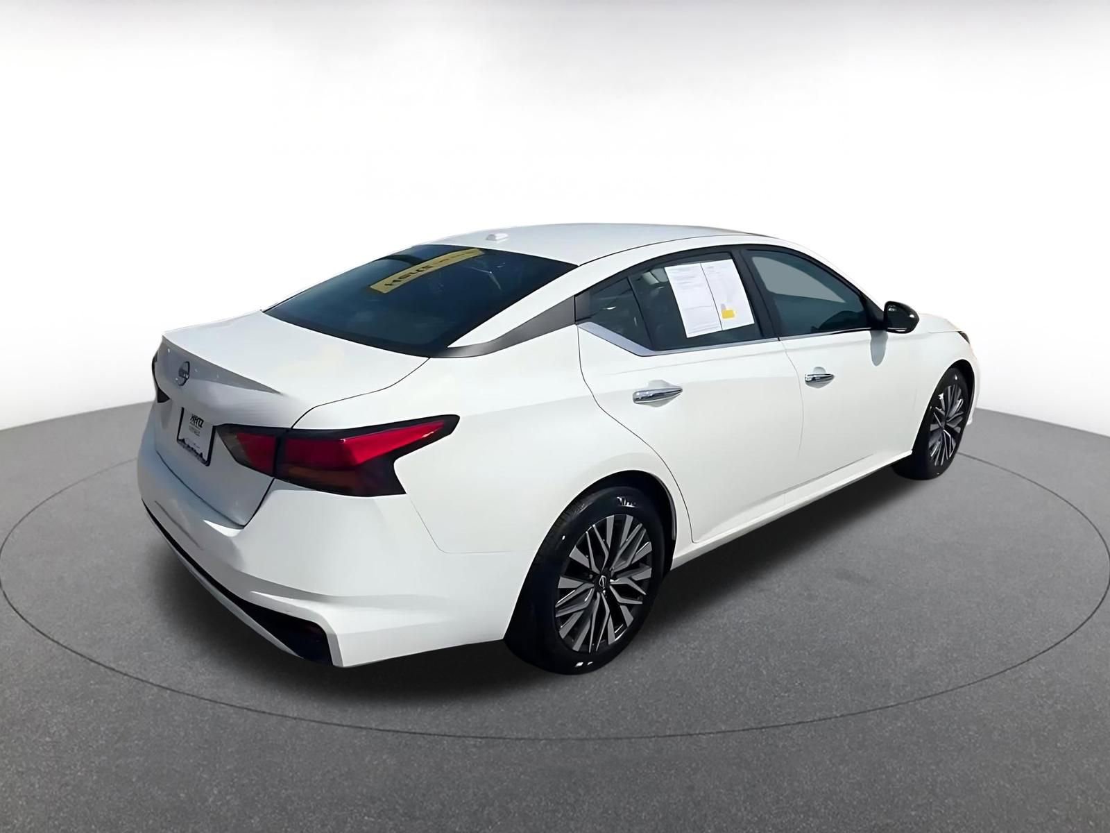 Used 2025 Nissan Altima 2.5 SV FWD image 15
