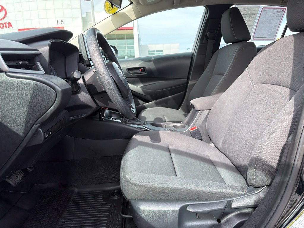 Used 2024 Toyota Corolla LE FWD image 12