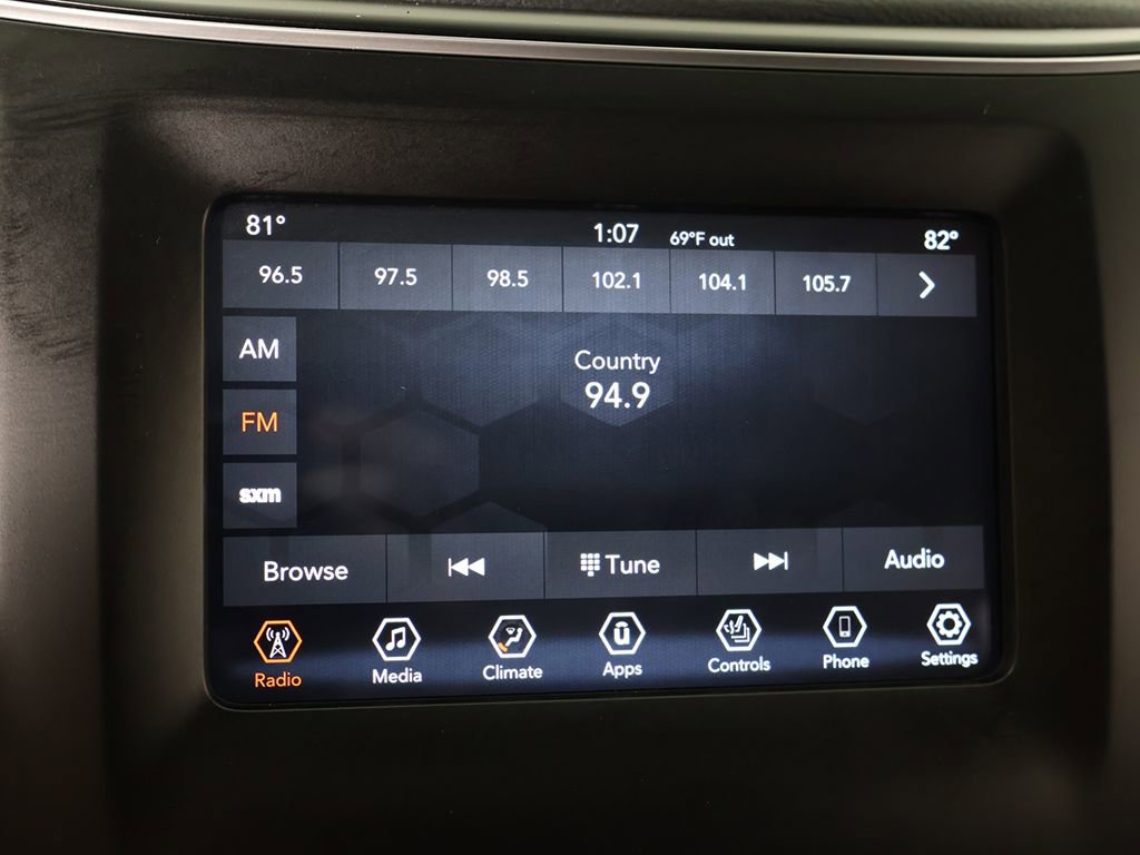 Used 2019 Jeep Cherokee Latitude Plus w/ Comfort/Convenience Group image 44
