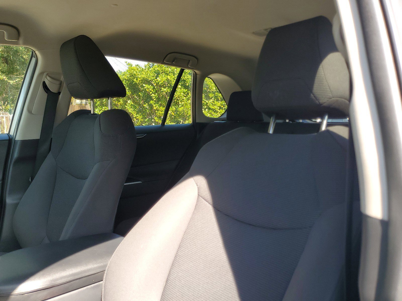 Used 2019 Toyota RAV4 LE FWD image 18