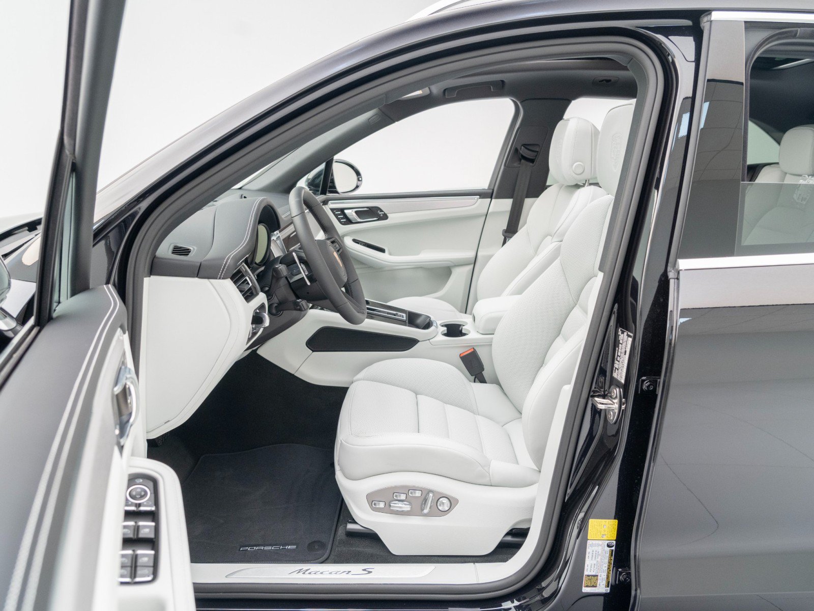 New 2026 Porsche Macan S AWD/4WD image 4