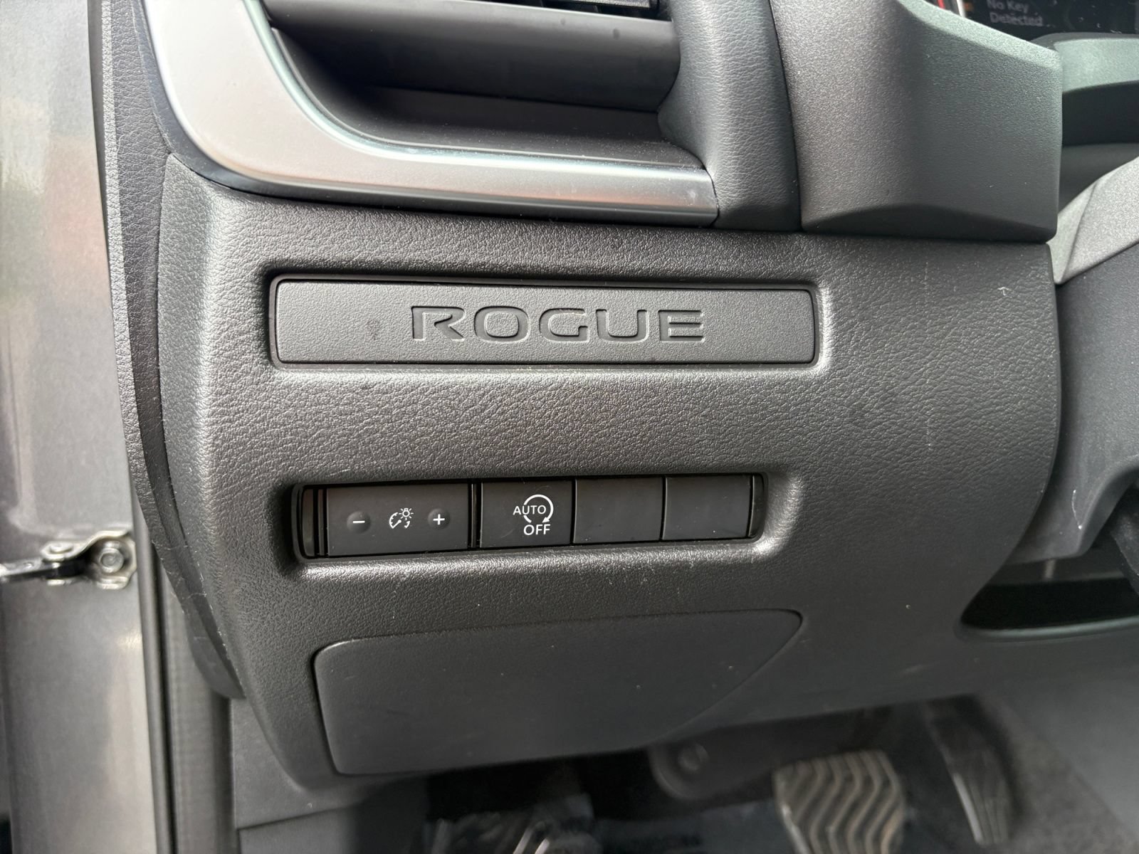 Used 2024 Nissan Rogue S FWD image 22