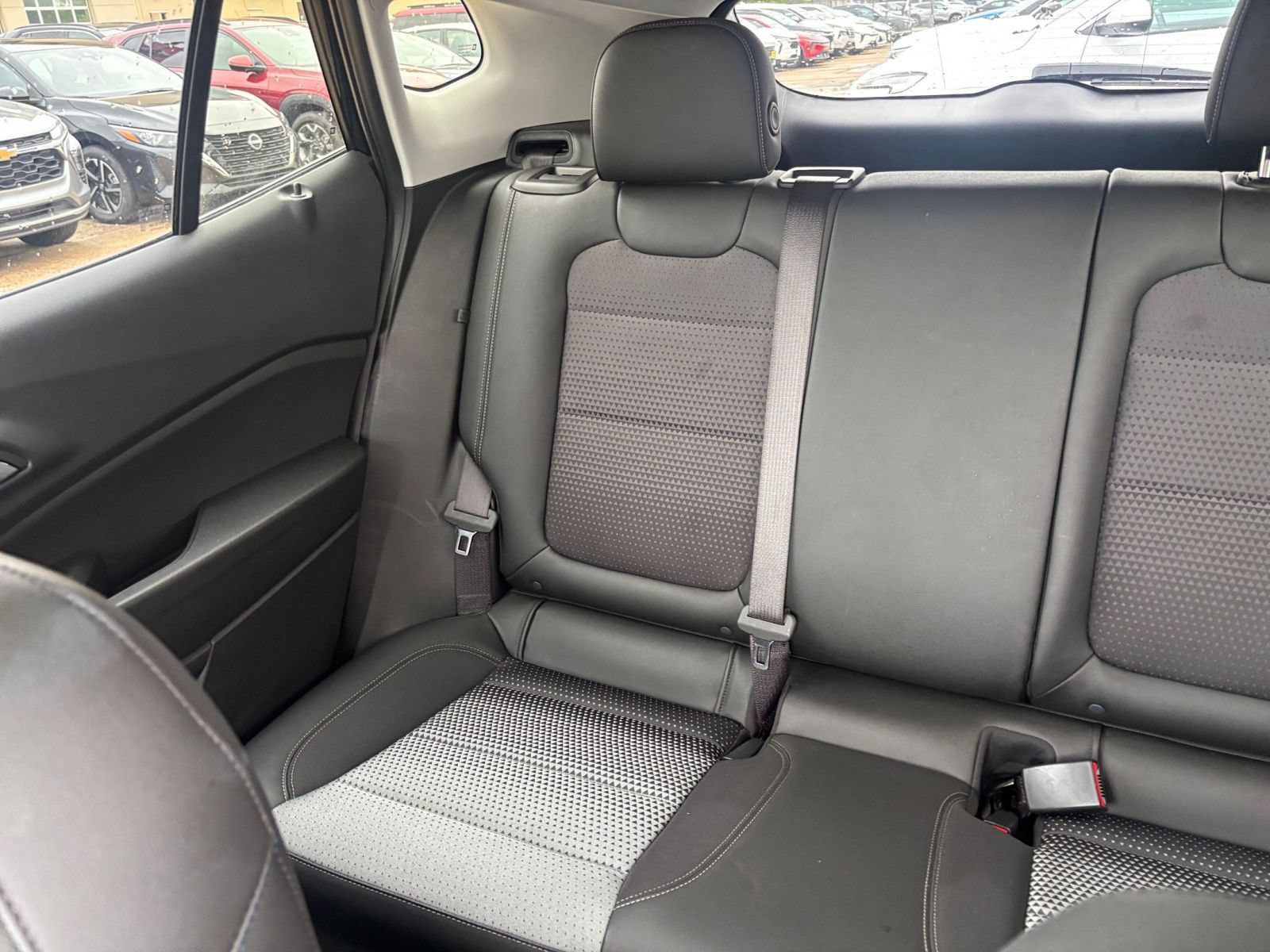 Used 2025 Chevrolet Trax LT FWD image 33