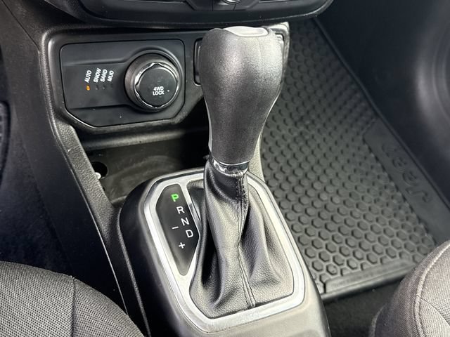 Certified 2023 Jeep Renegade Latitude AWD/4WD image 28