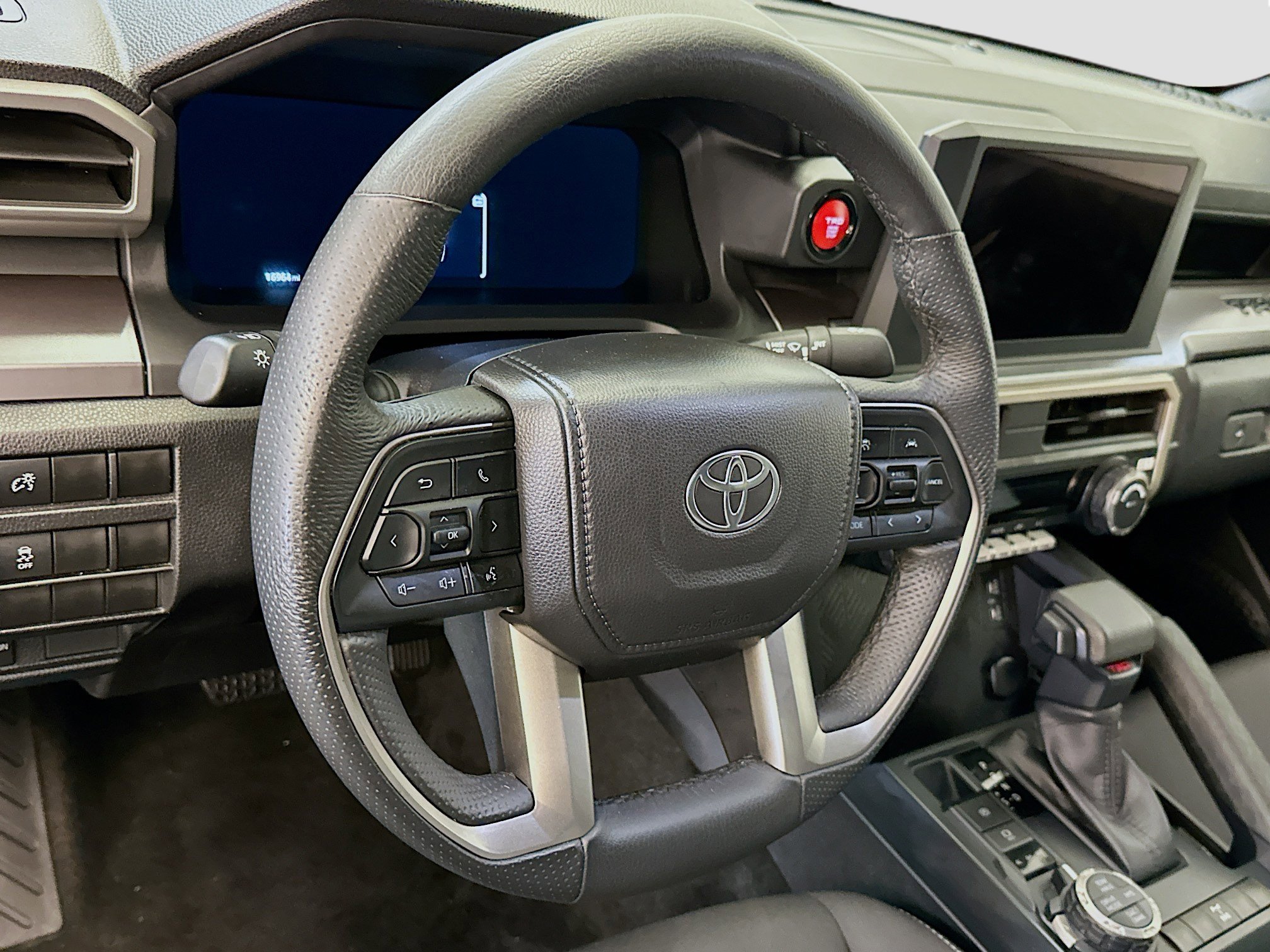 Used 2025 Toyota Tacoma TRD Off-Road AWD/4WD image 18