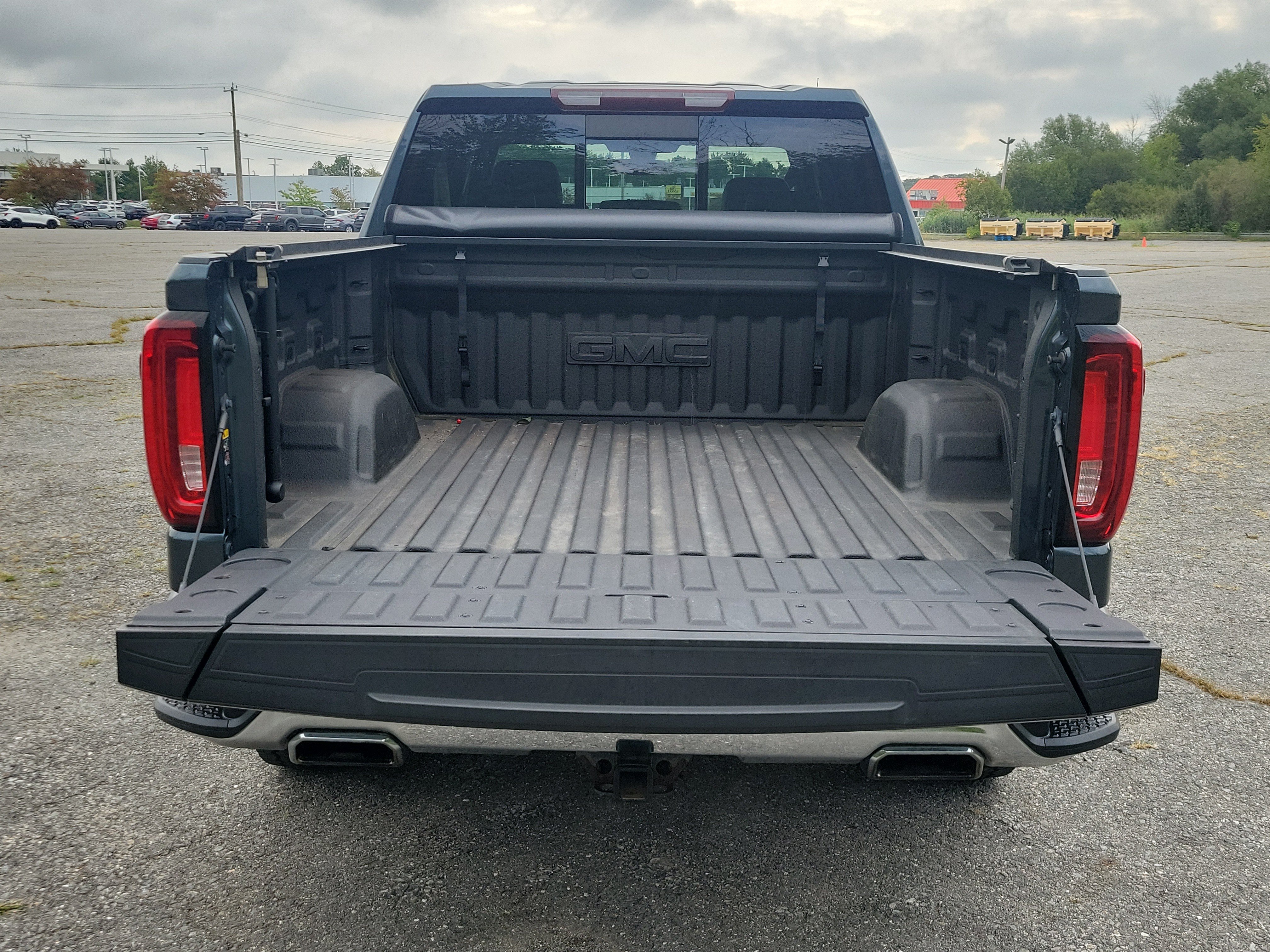 Used 2019 GMC Sierra 1500 SLT w/ SLT Premium Plus Package AWD/4WD image 17