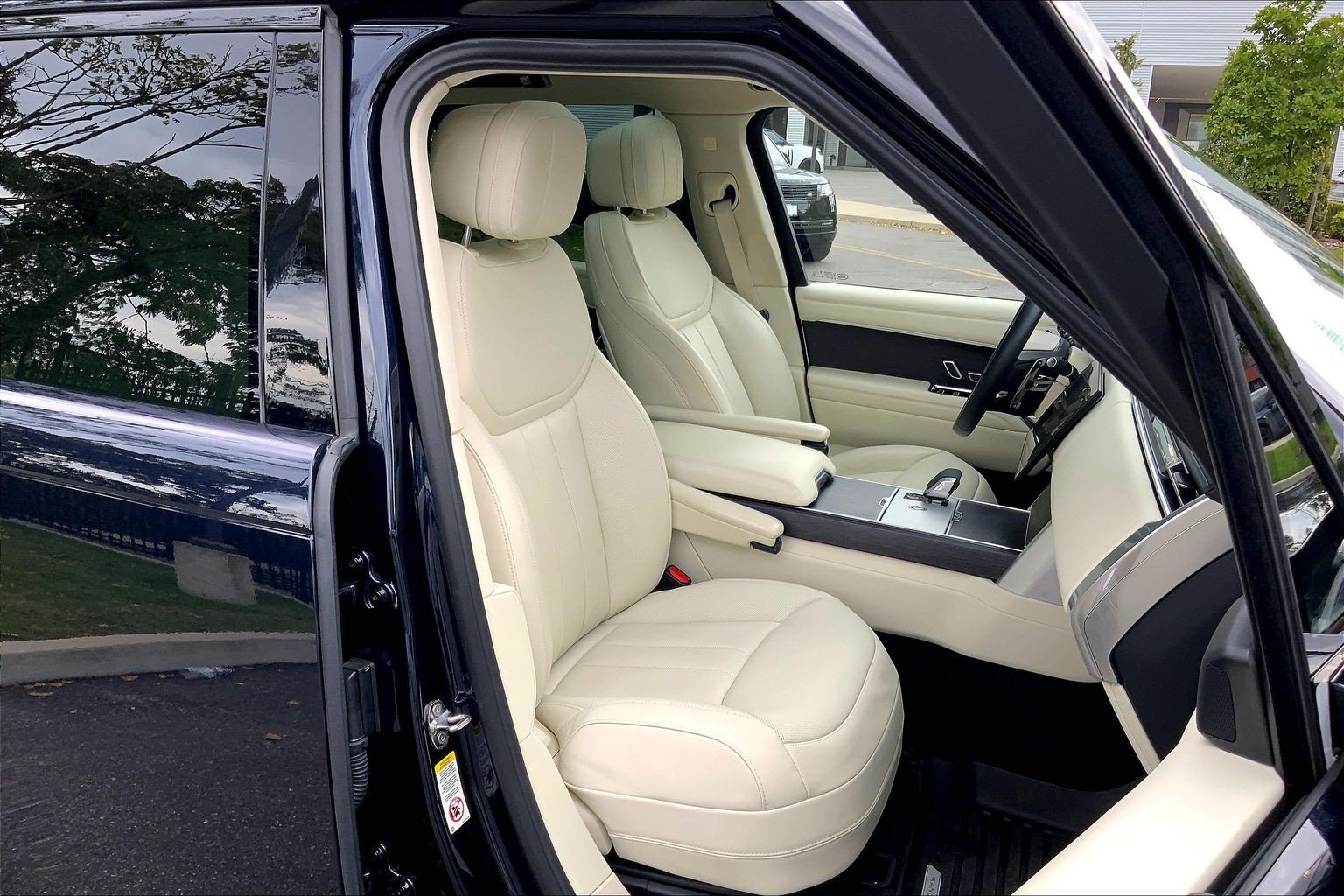 Certified 2024 Land Rover Range Rover SE AWD/4WD image 8