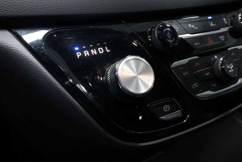 Used 2025 Chrysler Pacifica Select image 35