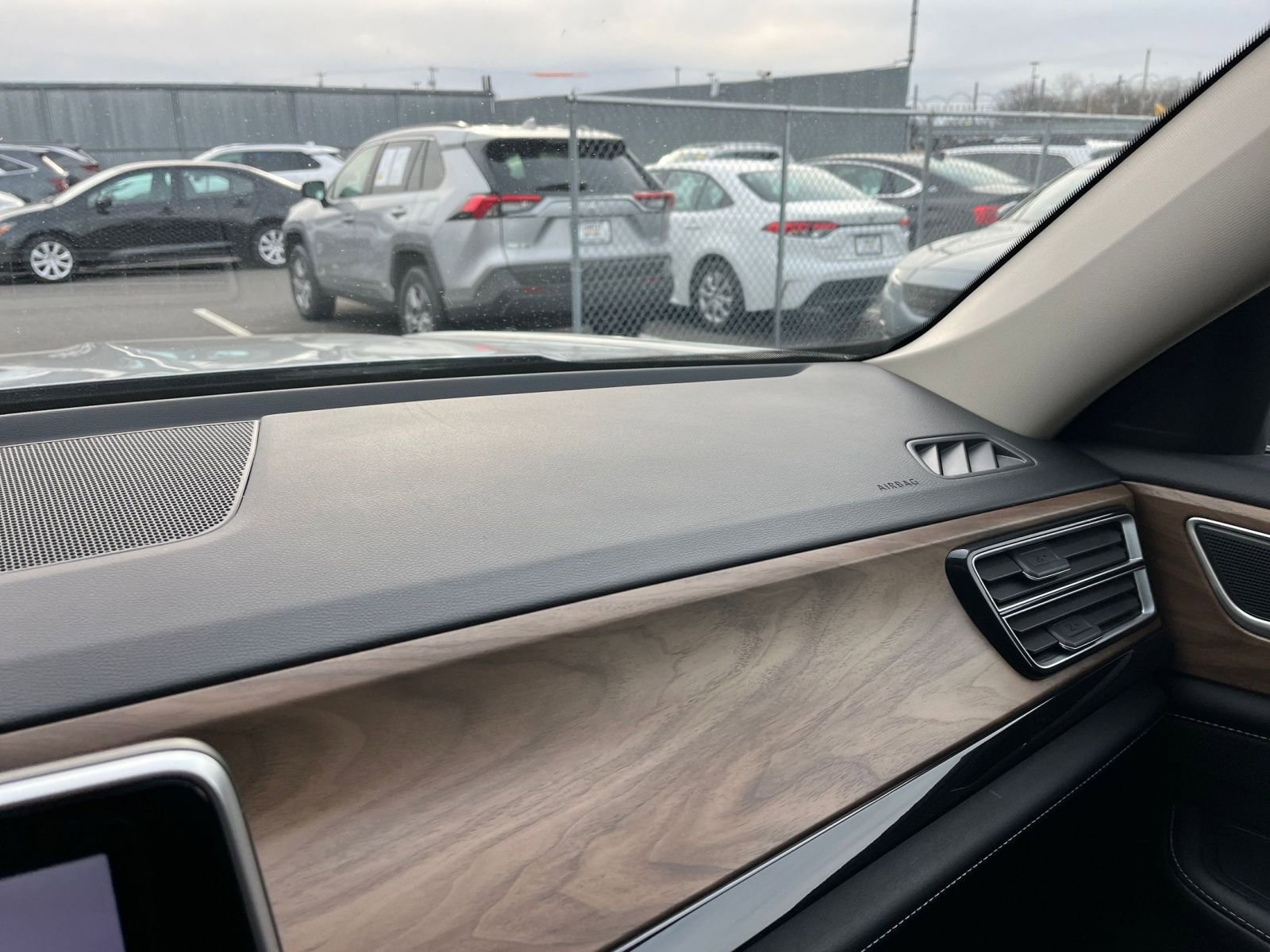 Used 2025 Volkswagen Atlas SE image 35