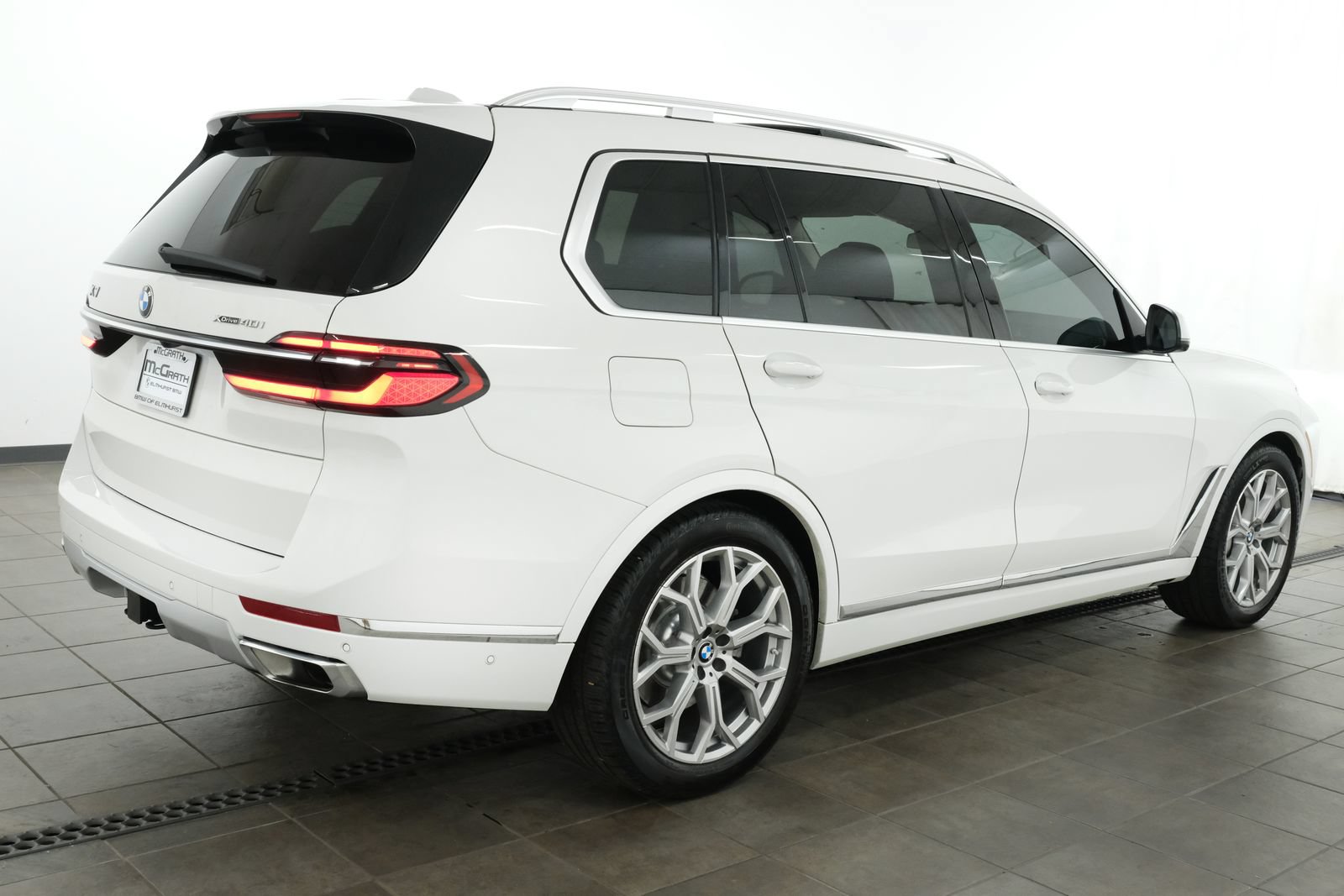 Used 2024 BMW X7 xDrive40i w/ Premium Package AWD/4WD image 6