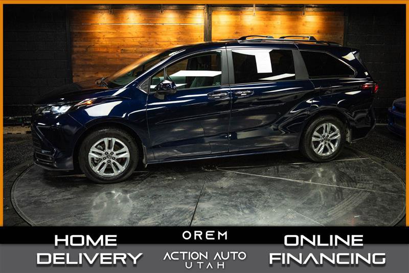 Used 2025 Toyota Sienna XLE w/ XLE Plus Package image 1