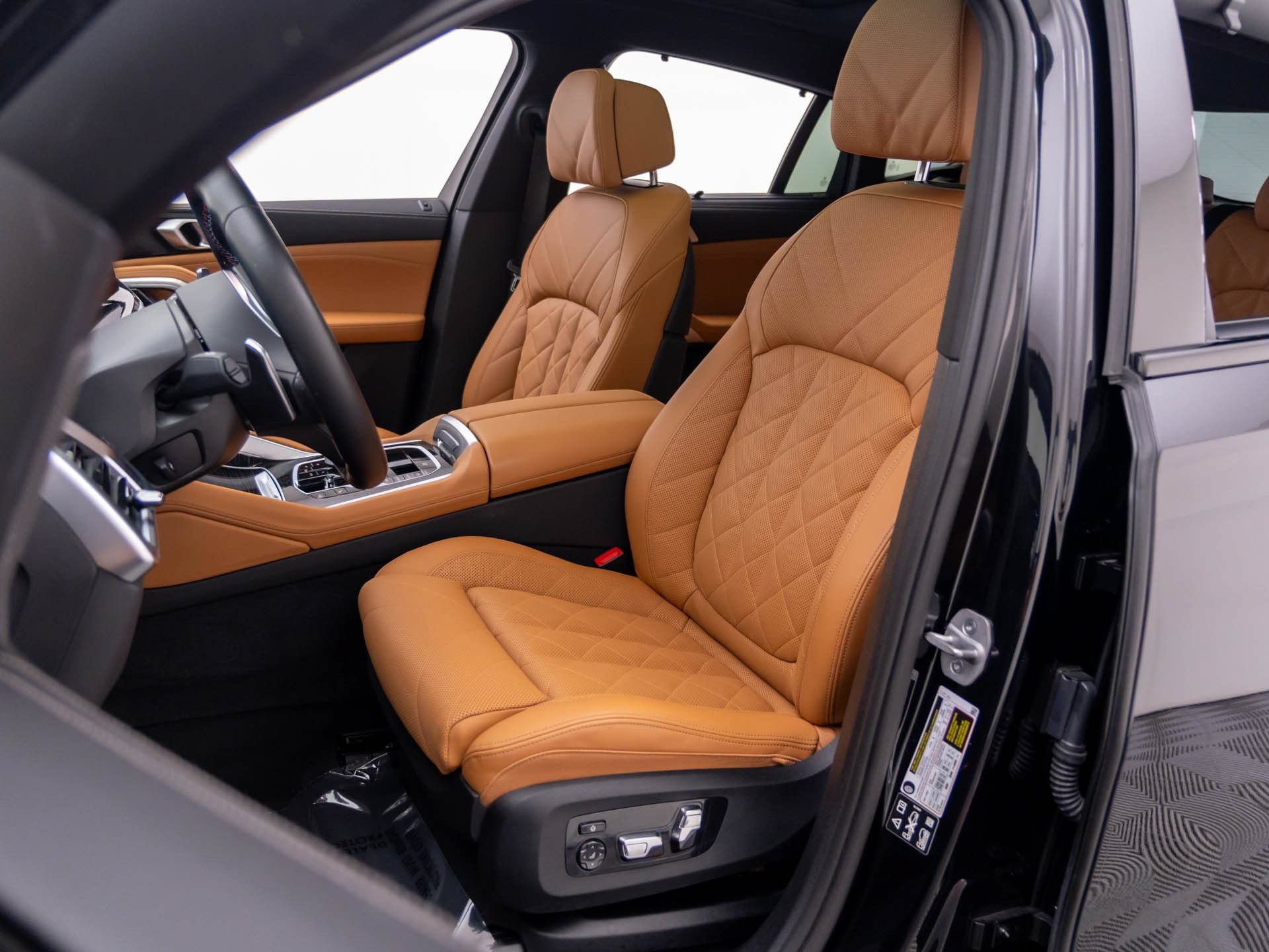 Used 2025 BMW X6 M60i w/ Executive Package AWD/4WD image 18