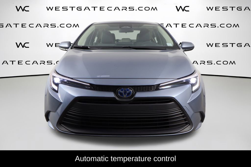 Used 2025 Toyota Corolla LE w/ Convenience Package image 2