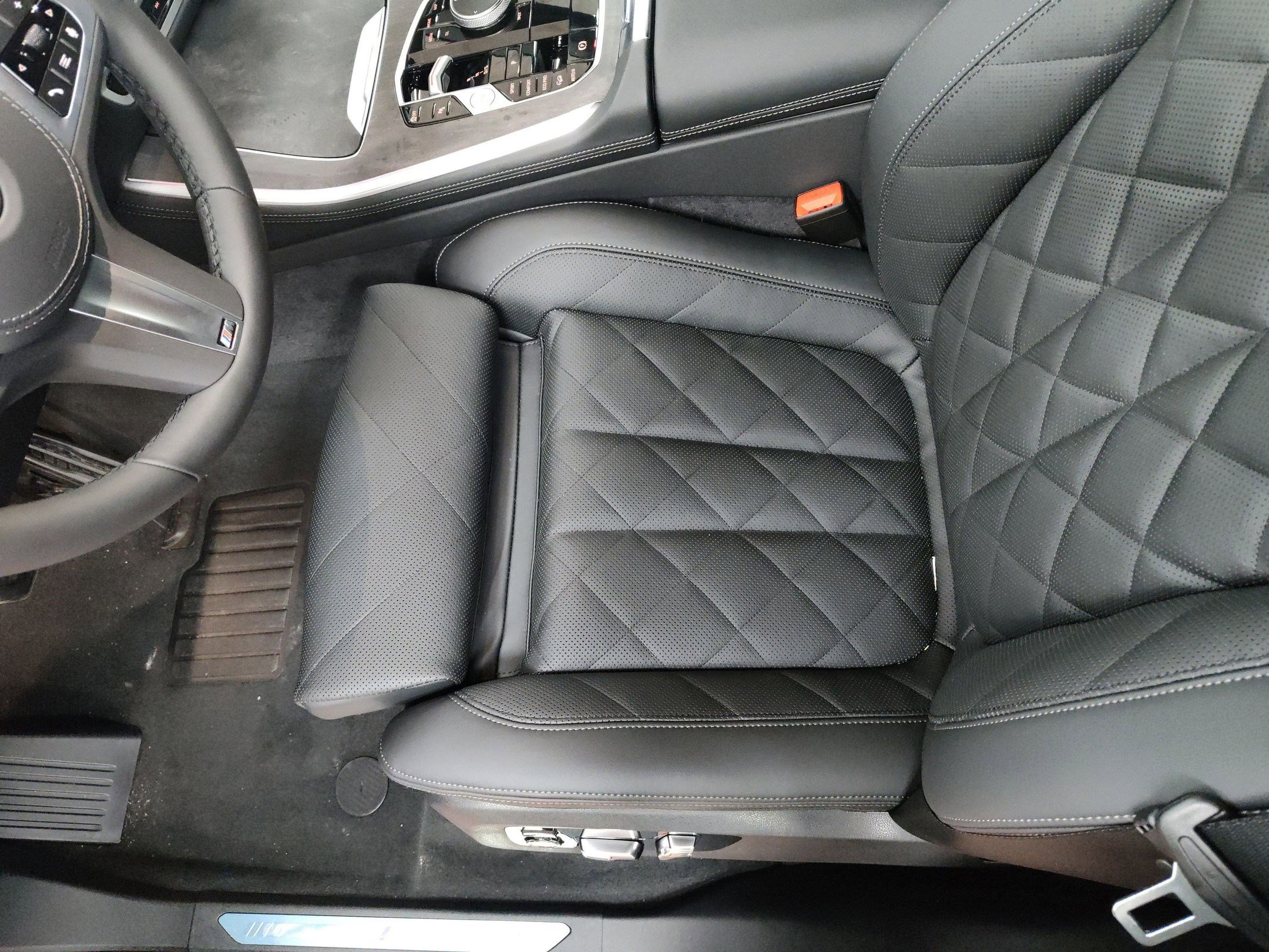 Used 2026 BMW X5 xDrive40i w/ M Sport Package image 38