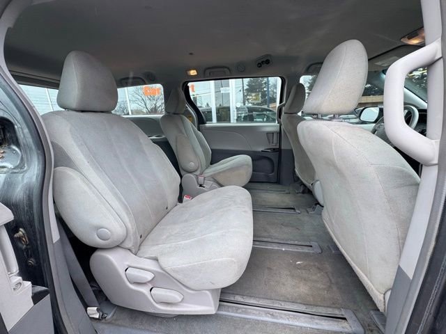 Used 2014 Toyota Sienna L FWD image 15