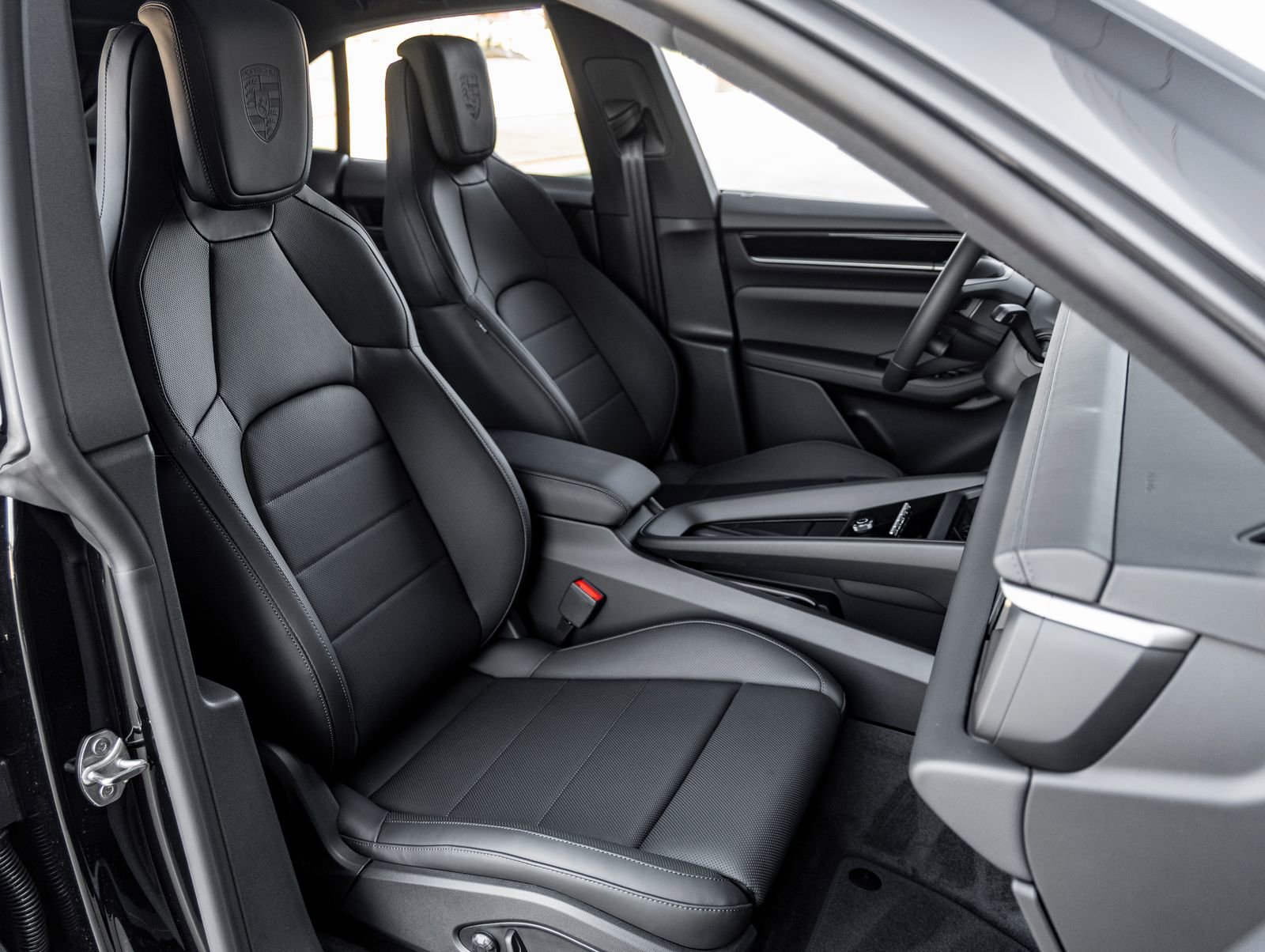 Used 2025 Porsche Macan Electric image 43