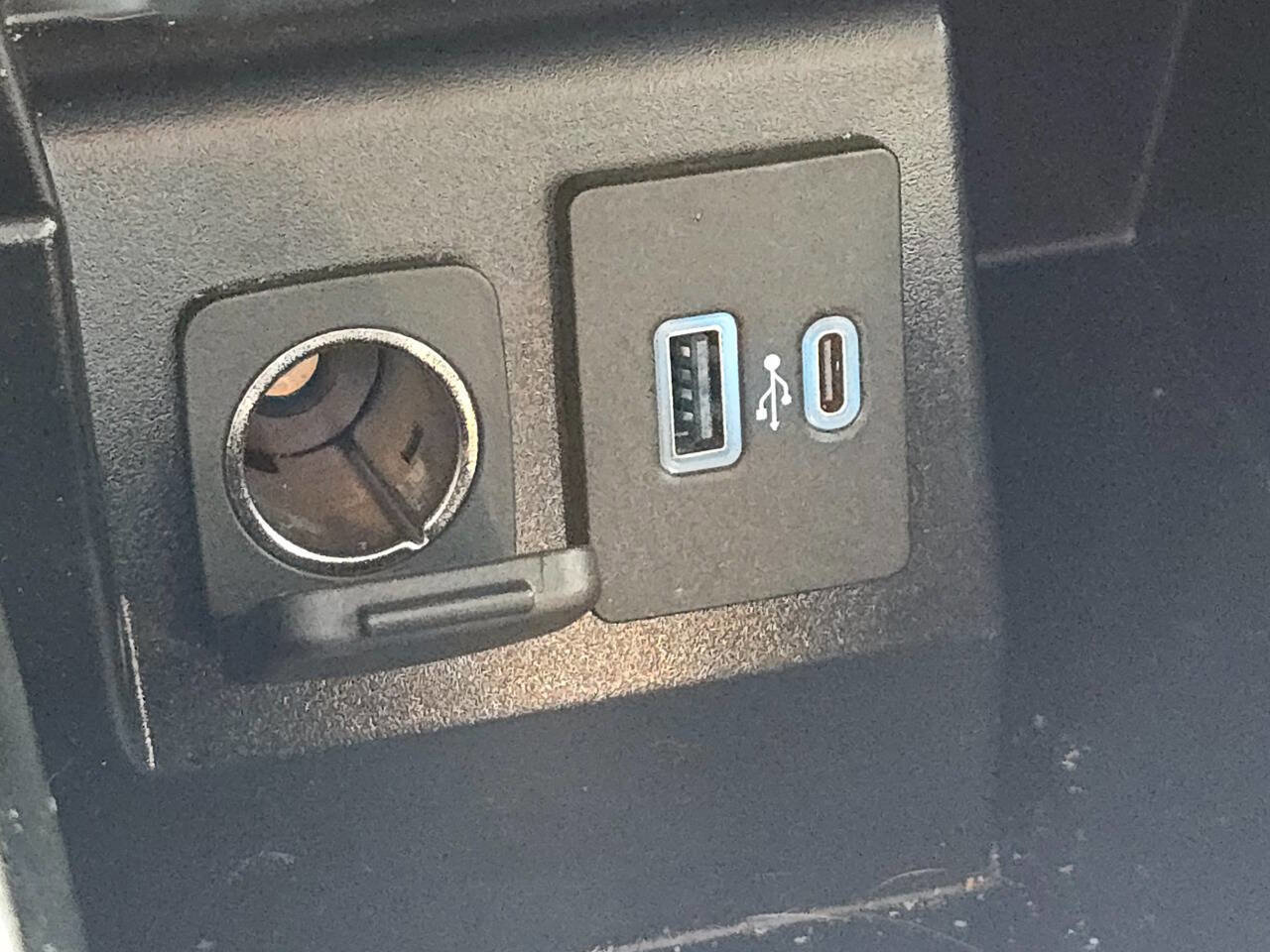 Used 2022 Ford Explorer XLT image 7