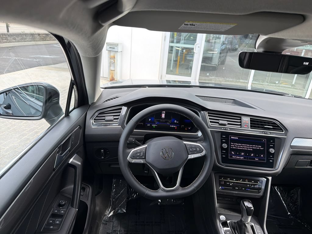 Used 2022 Volkswagen Tiguan SE AWD/4WD image 15