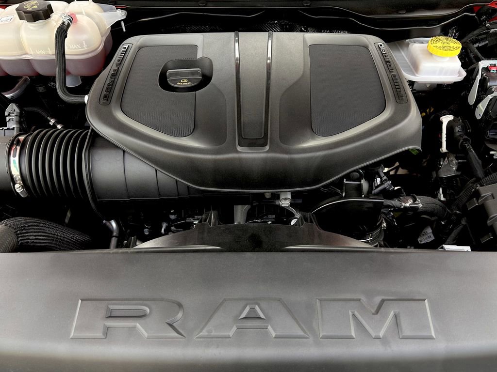 Used 2025 RAM 1500 Laramie AWD/4WD image 34