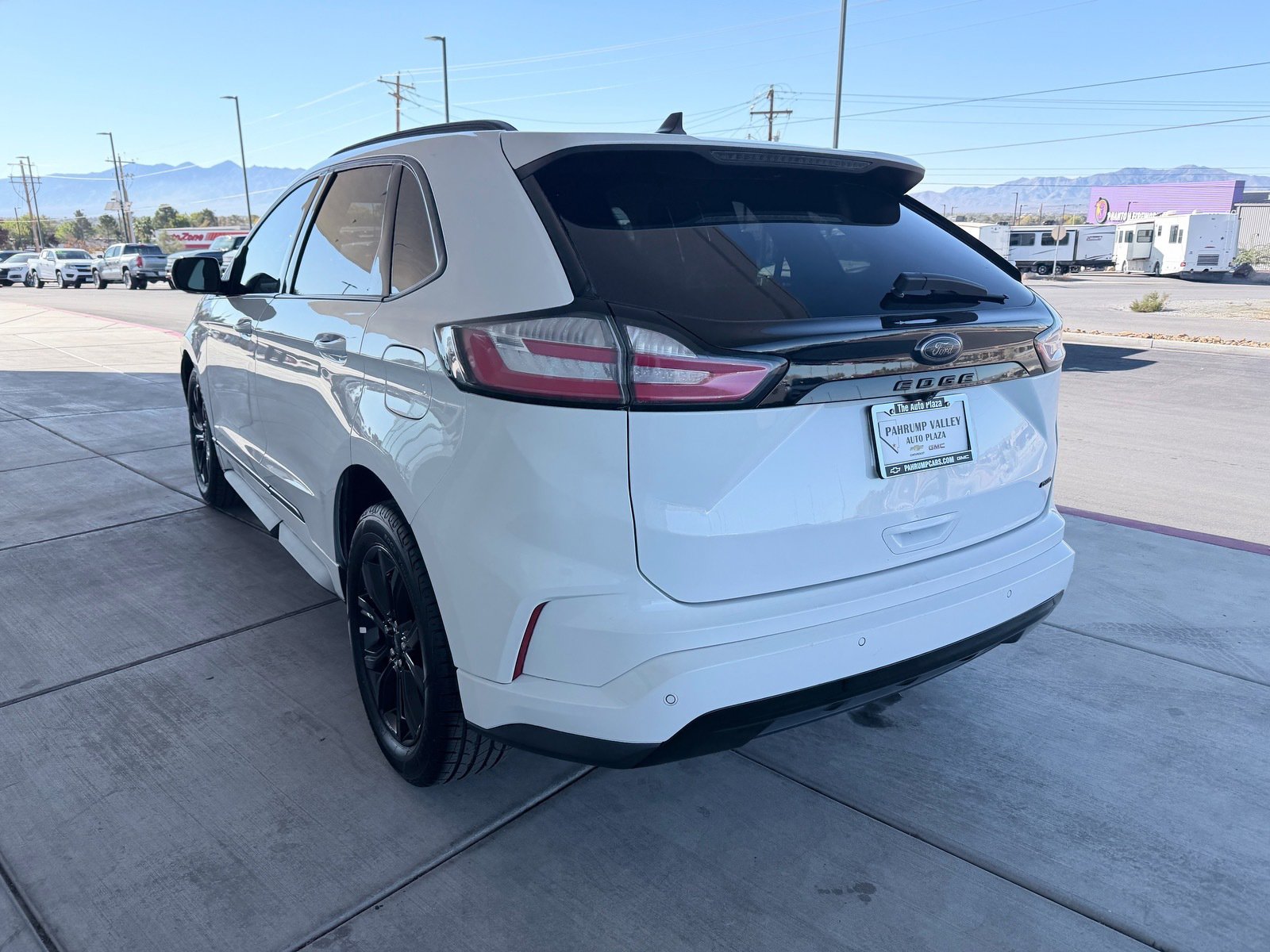 Used 2022 Ford Edge SE w/ Black Appearance Package image 5