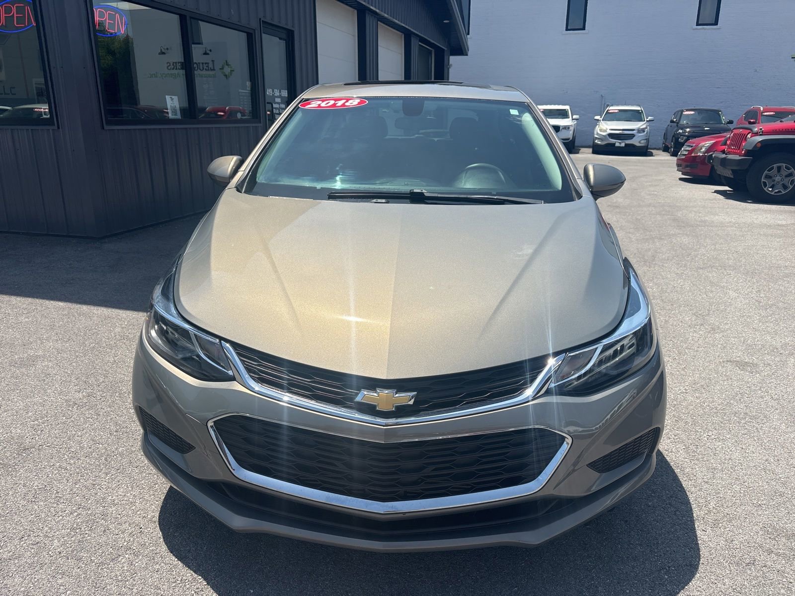 Used 2018 Chevrolet Cruze LT w/ Sun And Sound Package FWD image 8