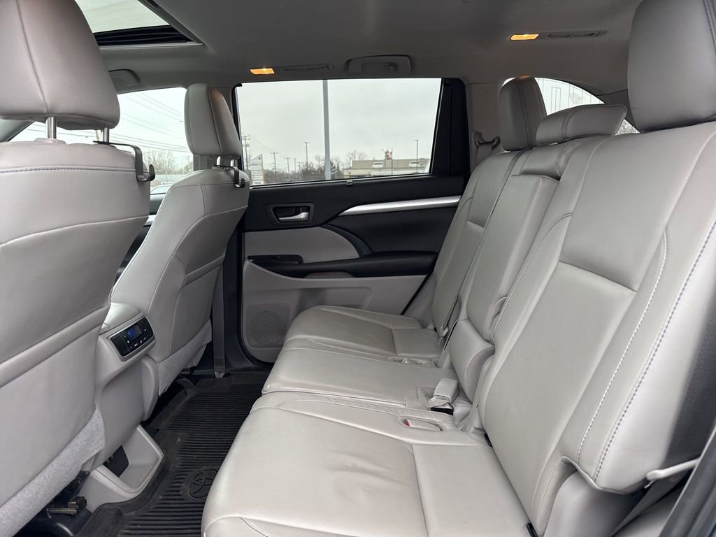 Used 2018 Toyota Highlander XLE image 20