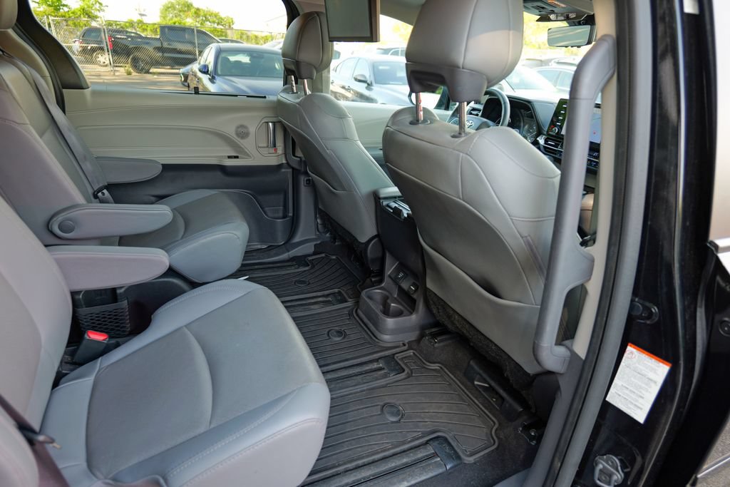 Used 2023 Toyota Sienna Limited AWD/4WD image 28