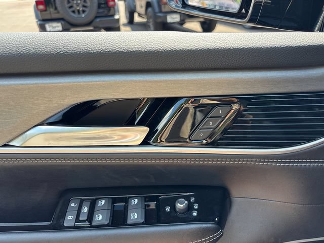 New 2026 Jeep Grand Wagoneer L Limited AWD/4WD image 17