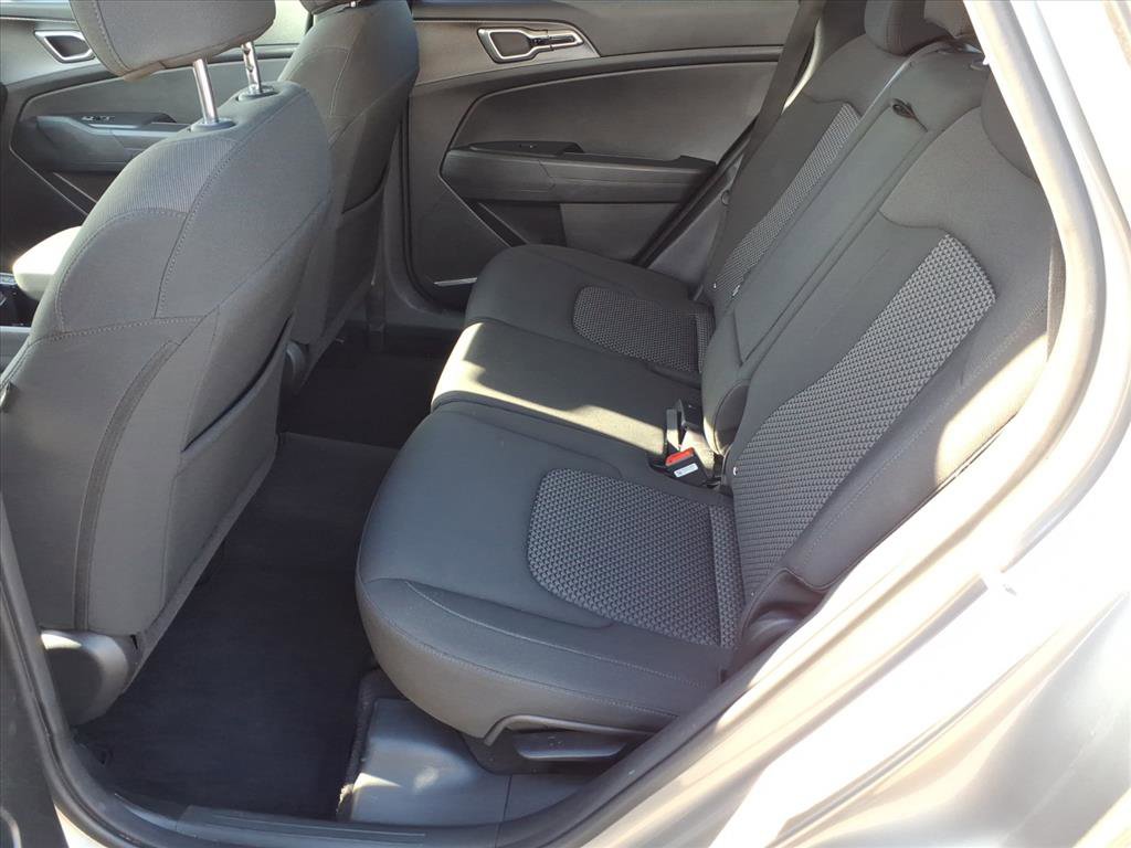 Used 2025 Kia Sportage LX image 12
