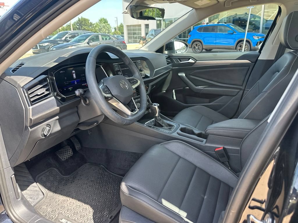 Used 2024 Volkswagen Jetta SE w/ Panoramic Sunroof Package FWD image 10