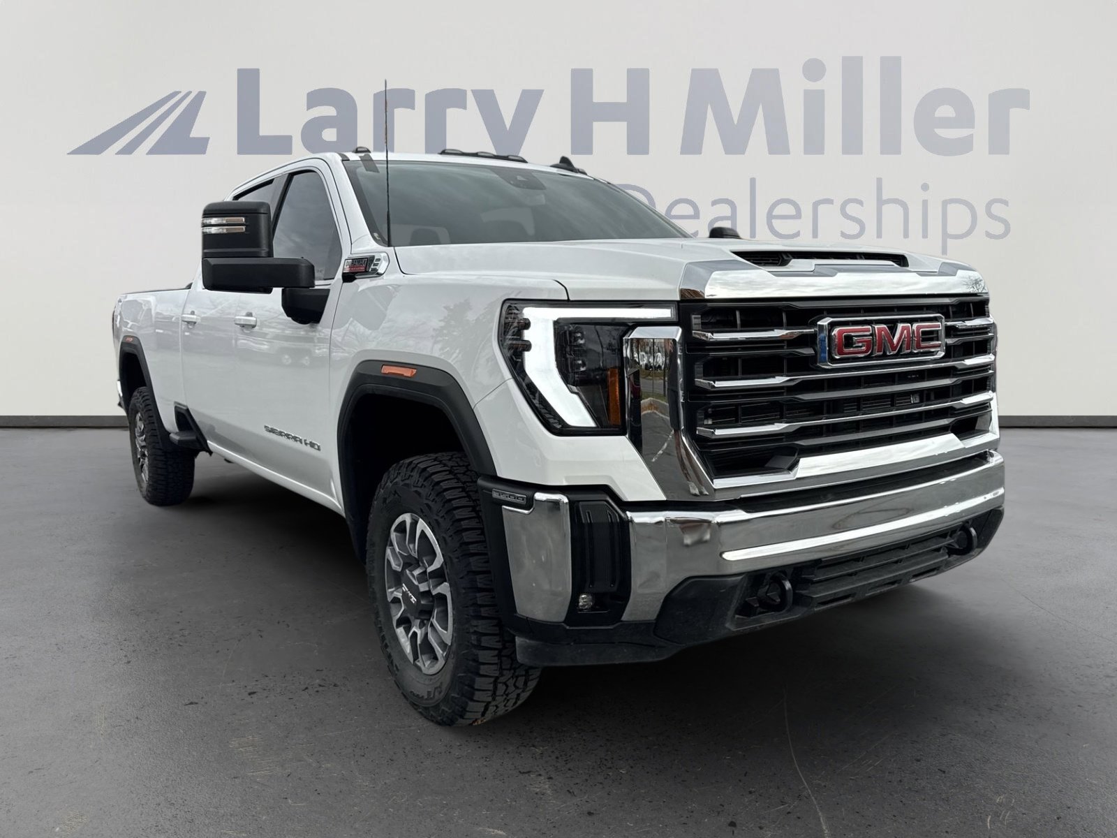 Used 2025 GMC Sierra 3500 SLE w/ SLE Value Package image 2