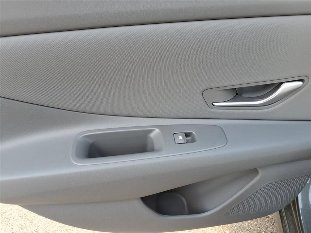 New 2026 Hyundai Elantra Sport FWD image 22