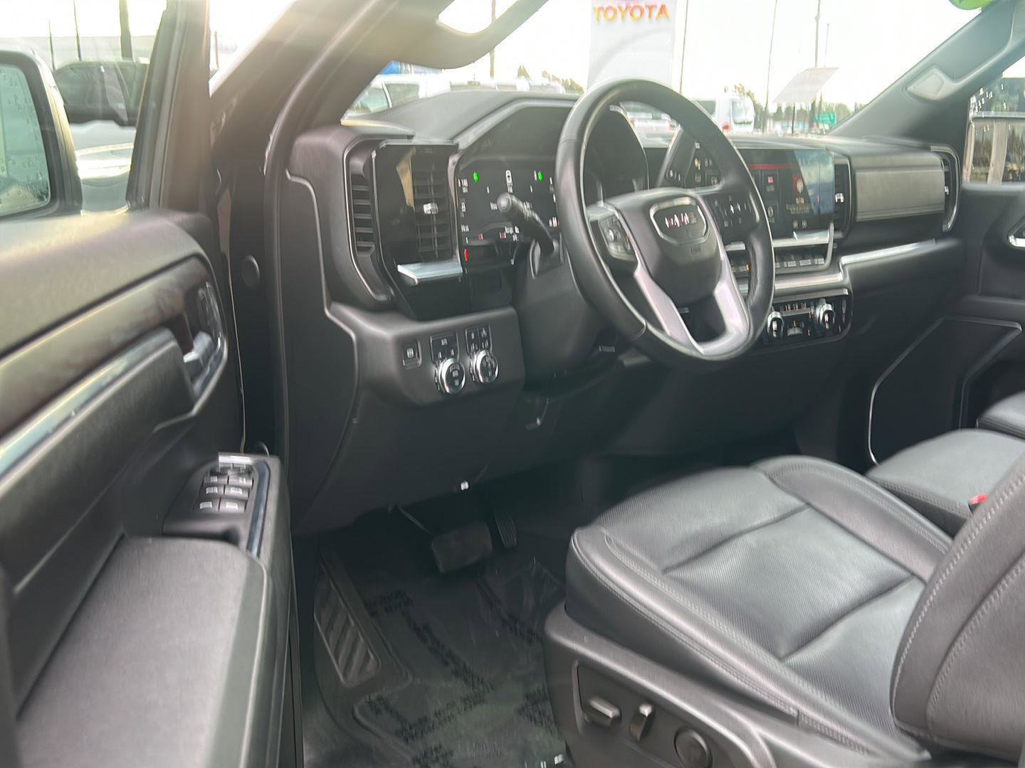 Used 2024 GMC Sierra 1500 SLT image 10