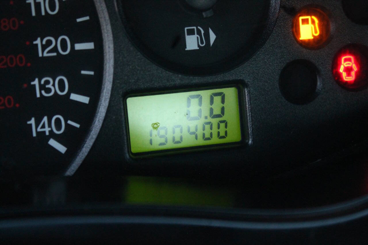 Used 2004 Ford Focus LX FWD image 11