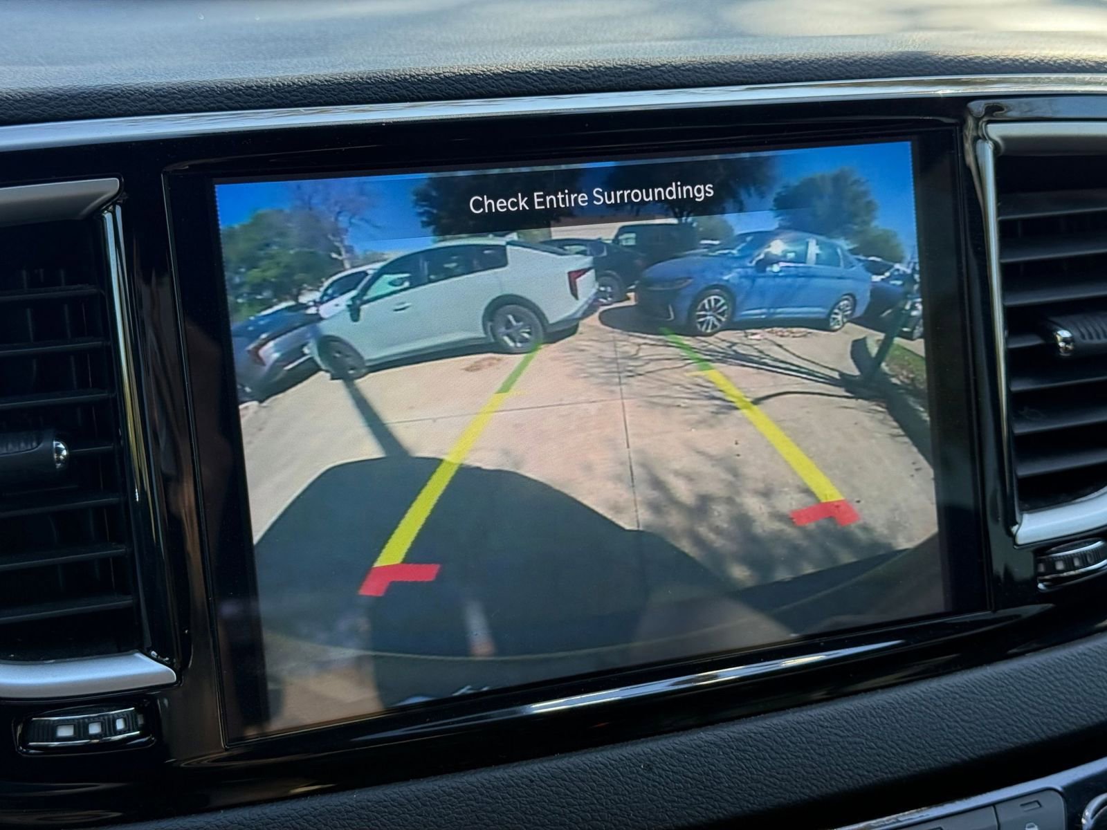 Used 2025 Chrysler Pacifica Select image 25